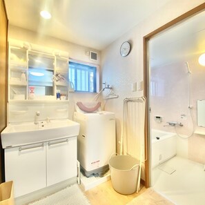 Hårføner og håndklær