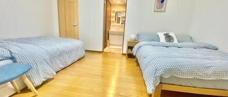 1 bedroom, desk, iron/ironing board, free WiFi