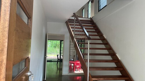 3 Naiad Court - Rainbow Shores. Walk to beach. Heated outdoor spa