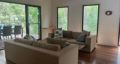 3 Naiad Court - Rainbow Shores. Walk to beach. Heated outdoor spa