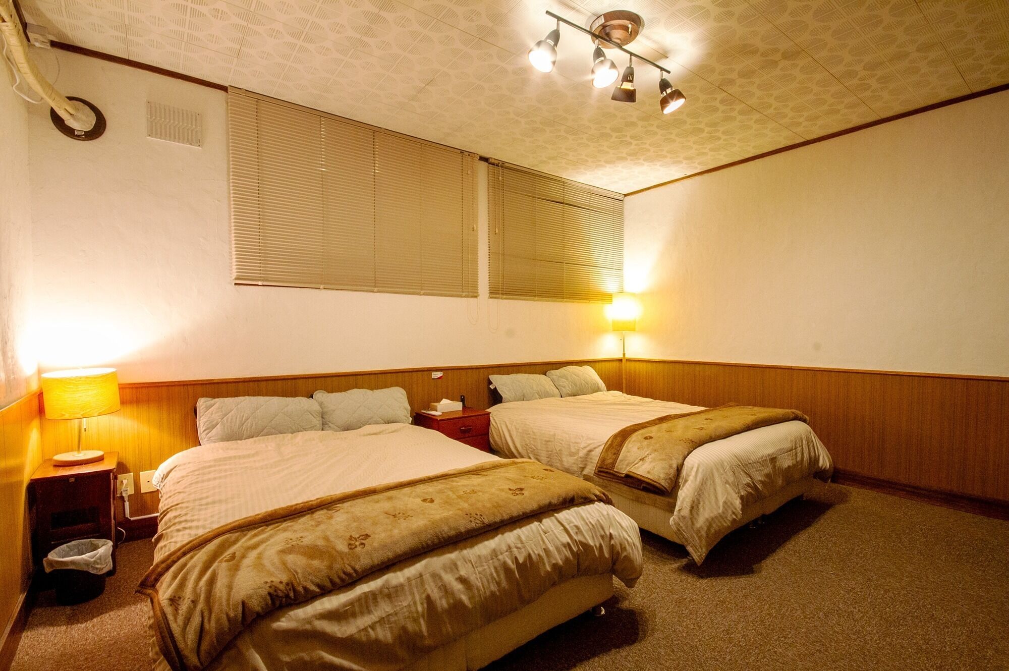 3 bedrooms, desk, iron/ironing board, WiFi (free)