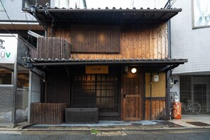 Exterior detail - Kyoto Inn Nijo Yumeya / Kyoto Kyōto (Kyoto)