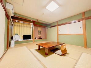 Interior - Smoking Room only Japanesestyle room 10 tatami mats 2nd floor with bath and toilet / Amakusa Kumamoto (Amakusa)