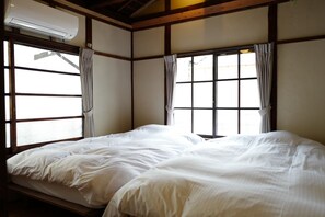 1 slaapkamer, een strijkplank/strijkijzer, gratis wifi, beddengoed