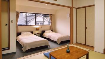 1 bedroom, desk, iron/ironing board, WiFi (free)