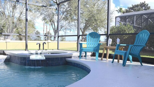 Outdoor pool, a heated pool - Perfect 5 bedroom family home with Pool & Jacuzzi near Disney World (Davenport)