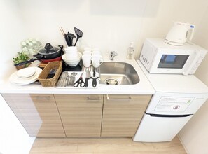 Fridge, microwave, stovetop, cookware/dishes/utensils