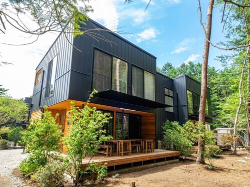Large building Maisonette surrounded by forest Standard / Minamitsurugun Yamanashi