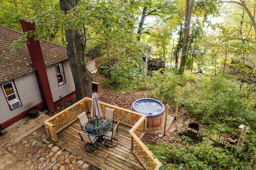 Sparta Hillside Cabin Hot tub Wi-Fi Dog Friendly