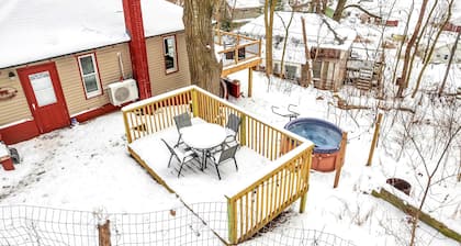 Hillside Sparta Cabin Hot tub Wi-Fi Dog Friendly