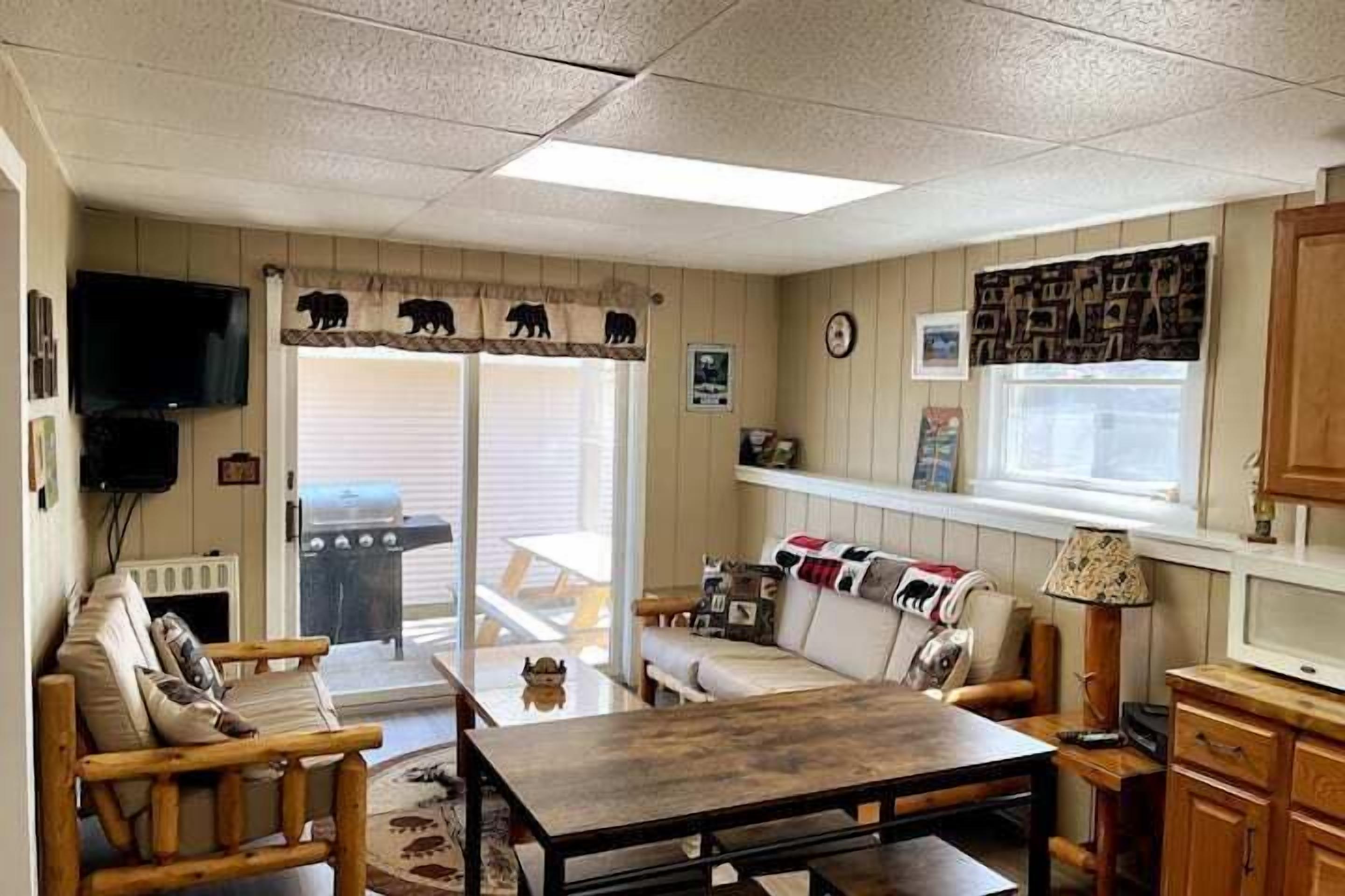 Televisión y chimenea 