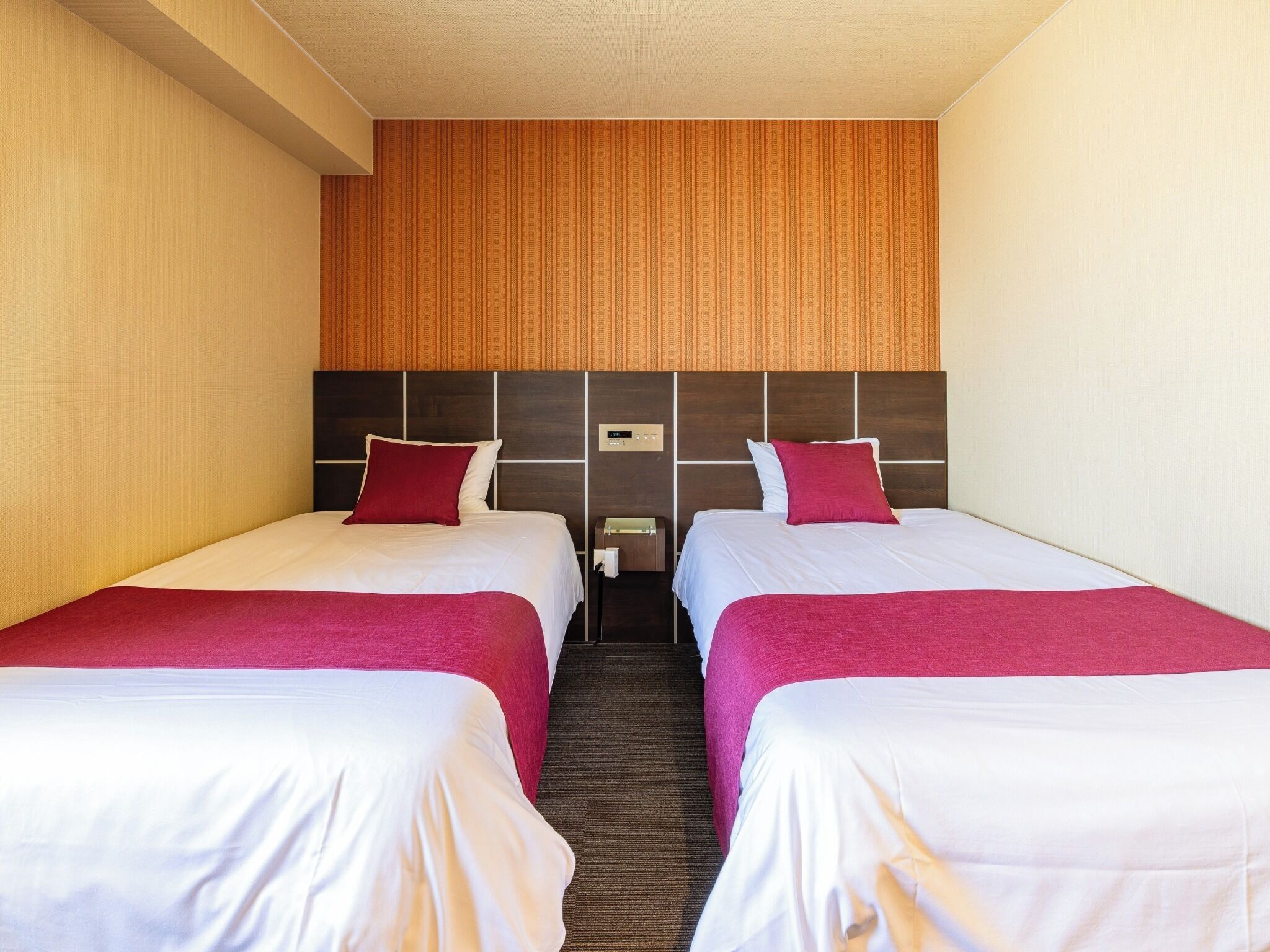 1 室のベッドルーム、デスク、アイロン / アイロン台、WiFi (無料)