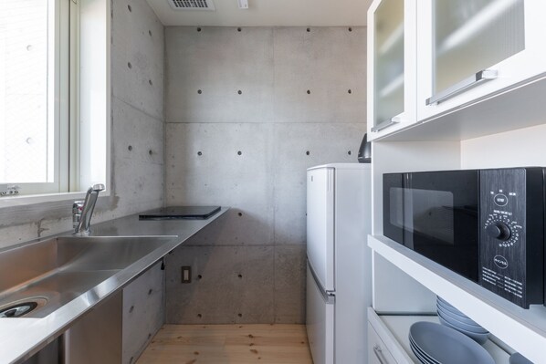 Fridge, microwave, stovetop, cookware/dishes/utensils