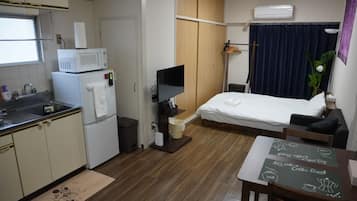1 bedroom, desk, free WiFi, bed sheets