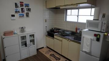 Fridge, microwave, stovetop, cookware/dishes/utensils