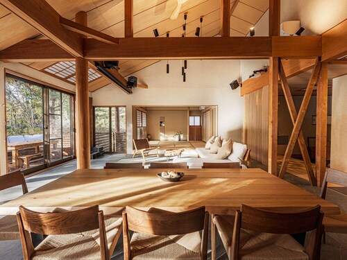 Dogs are welcome as there is a dog run A rental villa surrounded by trees / Ito Shizuoka