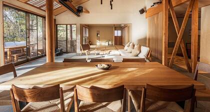 Dogs are welcome as there is a dog run A rental villa surrounded by trees / Ito Shizuoka