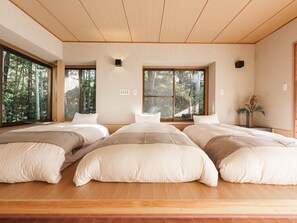 4 bedrooms, desk, free WiFi, bed sheets