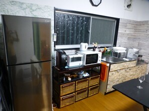 Fridge, microwave, stovetop, cookware/dishes/utensils - Koya Kayaki Green / Yufu Ōita (Yufu)