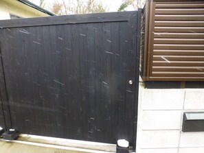 Exterior detail - Koya Kayaki Green / Yufu Ōita (Yufu)