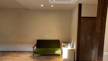 2 bedrooms, desk, free WiFi, bed sheets