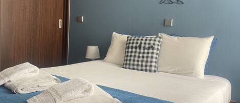 2 quartos, ferros/tábuas de passar roupa, Wi-Fi, roupa de cama