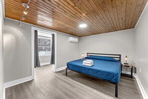 3 bedrooms, desk, free WiFi, bed sheets