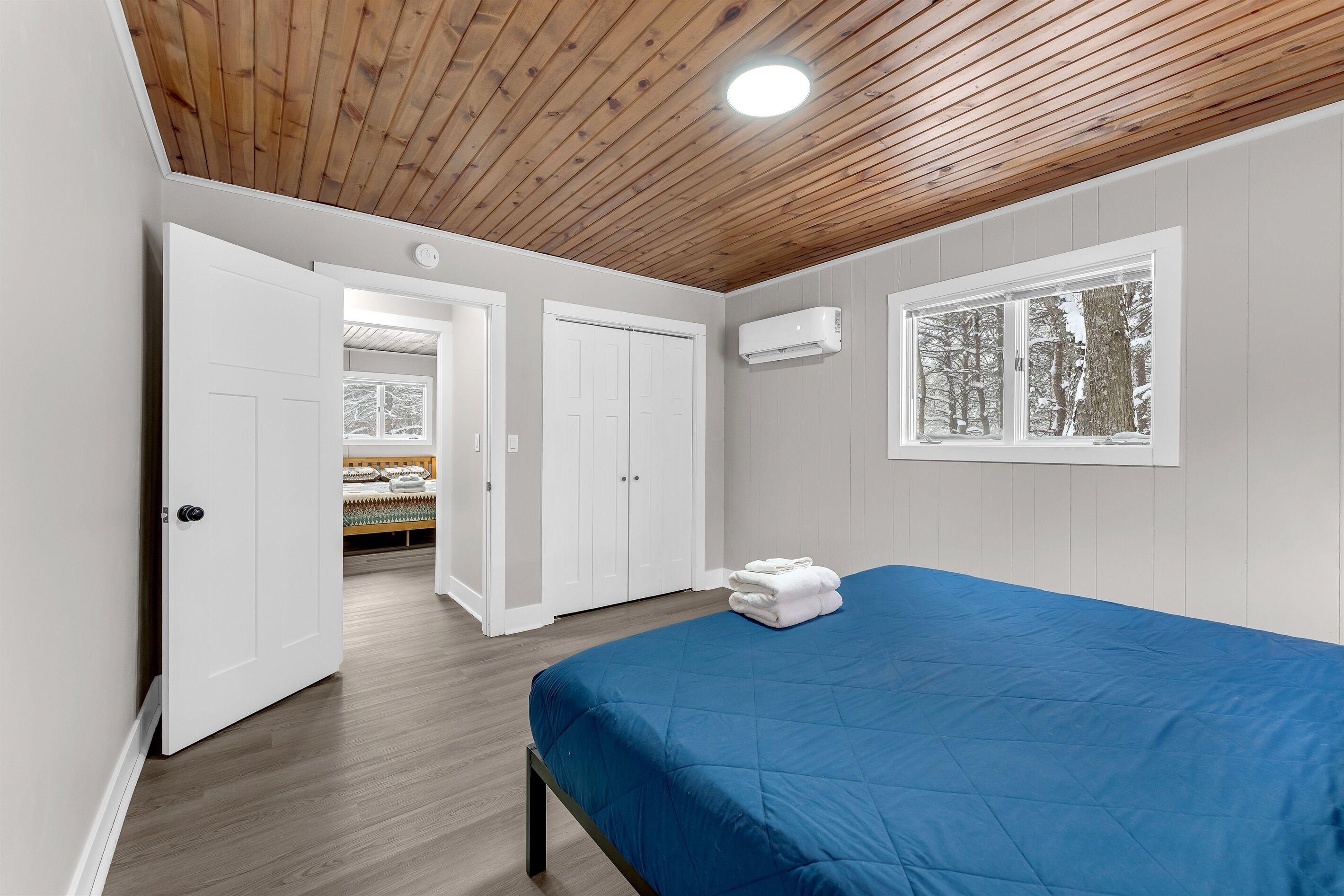 3 chambres, bureau, Wi-Fi gratuit, draps fournis