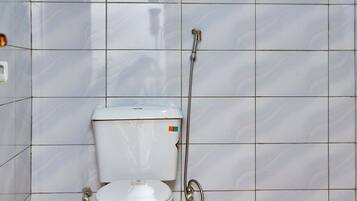 Secadora de cabello, toallas, jabón, shampoo