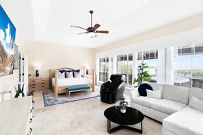 8 bedrooms, desk, iron/ironing board, travel cot - Vista Estate: Luxurious Heatable Pool, Basketball Court, and City Views (Helotes)