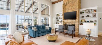 Vista Estate: Luxurious Heatable Pool, Basketball Court, and City Views