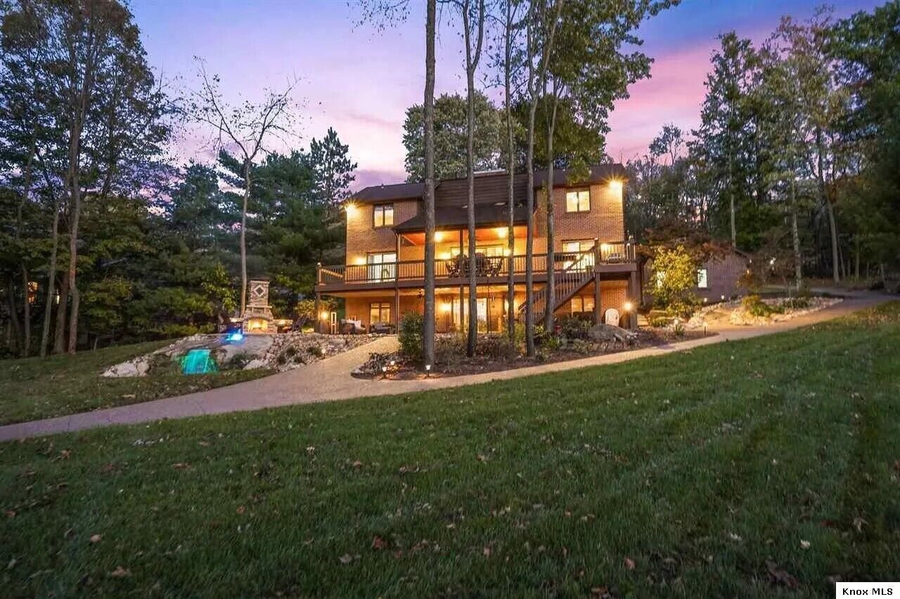 Comfortable Lakefront Home with beautiful dock on Apple Valley Lake, Ohio.