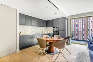 Kühlschrank, Ofen, Geschirrspüler, Toaster