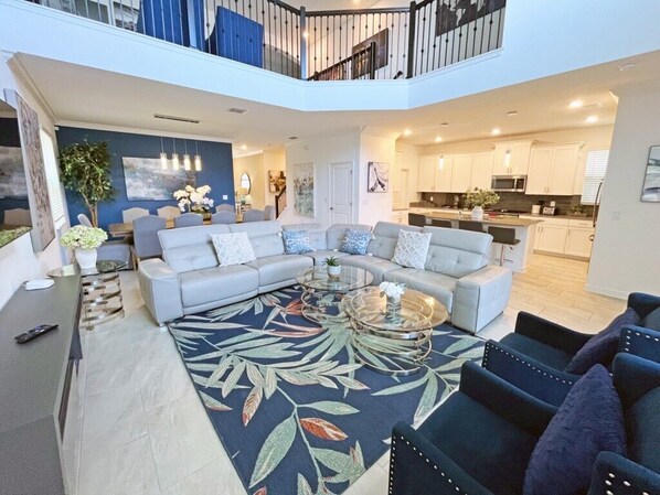 TV - Champions Gate pool home with hot tub and games room - Newly built and furnished (Davenport)
