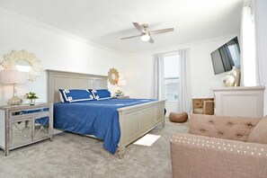 5 bedrooms, iron/ironing board, WiFi, bed sheets - Champions Gate pool home with hot tub and games room - Newly built and furnished (Davenport)