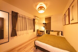 4 soverom, skrivebord, strykejern/-brett og wi-fi (inkludert)