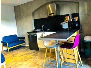 Private kitchen - Beaume d’ataraxie - Studio Apartment Unit 2 (Solignac-sur-Loire)