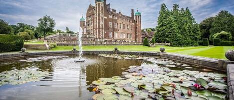 المنطقة المحيطة بالمنشأة