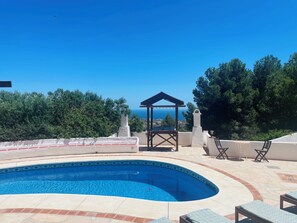 Outdoor pool - La Jacaranda Apartment, Sea Views, Games Room and Private Pool (Mijas)