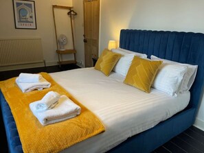 3 bedrooms, desk, iron/ironing board, WiFi - Large Beautiful Luxury Flat City Centre on Mill Rd (Cambridge)