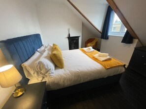 3 室のベッドルーム、デスク、アイロン / アイロン台、WiFi