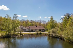 House | 2 bedrooms, Internet - Modern Farm Home 2hr NYC BOS Peaceful Wifi (Nassau)