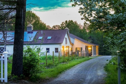 Modern Farm Home 2hr NYC BOS Peaceful Wifi