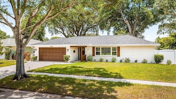 House, Accessible | 2 bedrooms, desk, iron/ironing board, Internet