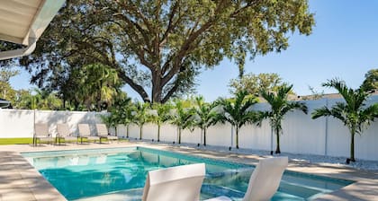 Heated Pool Hot tub Clearwater Dunedin Pet Friendly