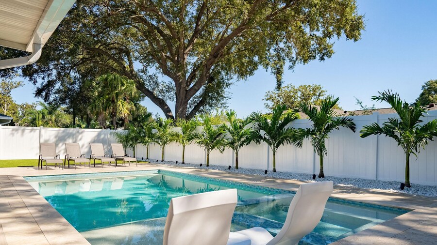 Heated Pool Hot tub Clearwater Dunedin Pet Friendly