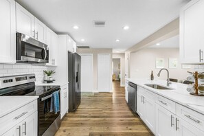 Ferienhaus, barrierefrei | Eigene Küche | Kühlschrank, Herdplatte, Wasserkocher