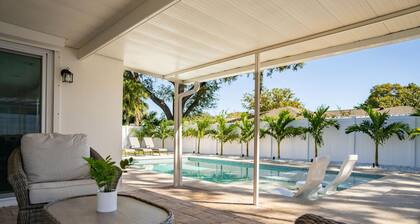 Heated Pool Hot tub Clearwater Dunedin Pet Friendly