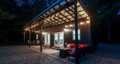 Tiny House 2 5 hrs NYC and Boston Waterfront Wifi