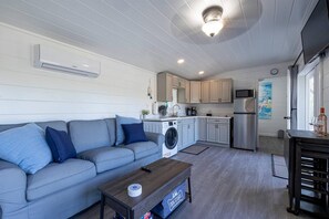 Interior - Tiny House 2 5 hrs NYC and Boston Waterfront Wifi (Nassau)